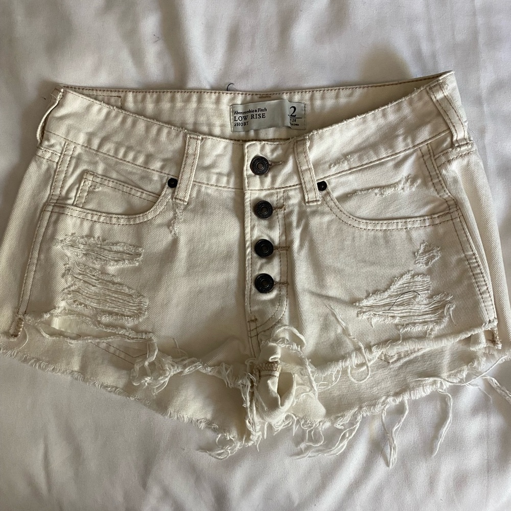 Abercrombie & Fitch white shorts